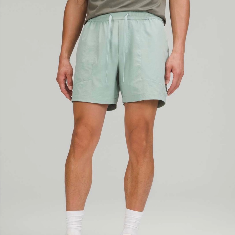 Lululemon Bowline short silver blue large